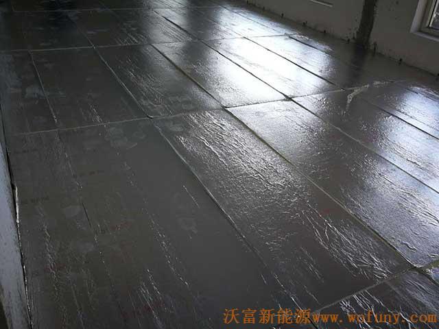 青島德沃幼兒園空氣源熱泵項(xiàng)目施工案例地暖施工、主機(jī)施工，空氣源熱泵項(xiàng)目調(diào)試成功，項(xiàng)目展示實(shí)例——空氣源熱泵地暖鋪管5